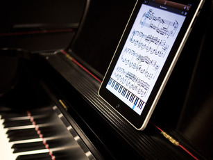 Music technology lab used in piano and voice lessons at Triplet Music Studio